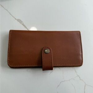 Like New! Portland Bi-Fold Leather Brown Wallet